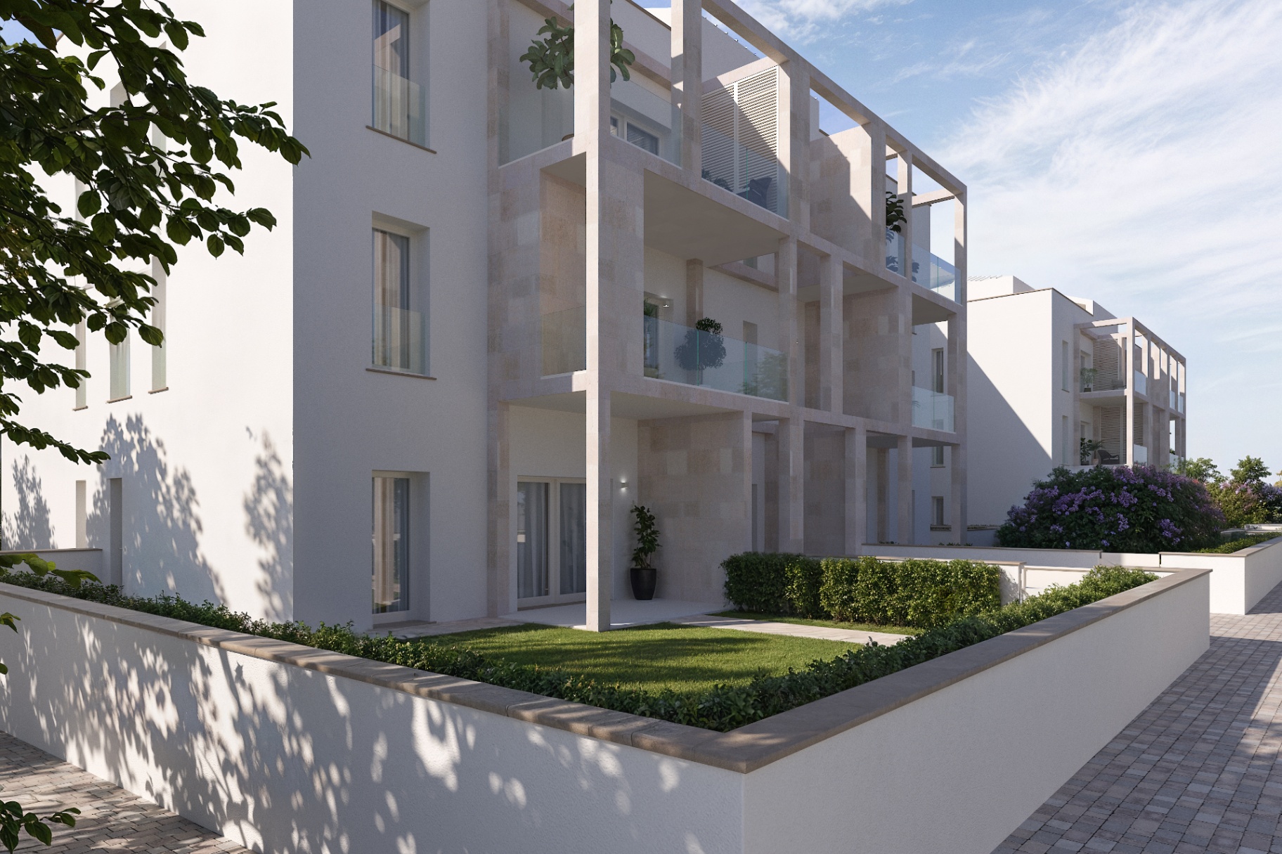 Dettaglio architettonico di una residenza Rosello con travertino e parapetto in vetro